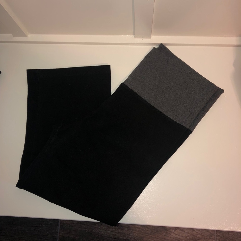 Victoria’s Secret cropped yoga pants